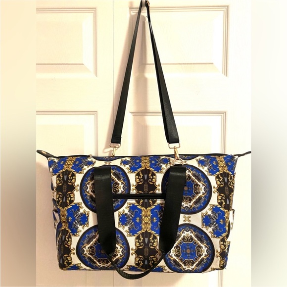 Alice + Olivia Duffel Bag Travel Shoulder Bag in the "Regal Romance" pattern New - Picture 4 of 12